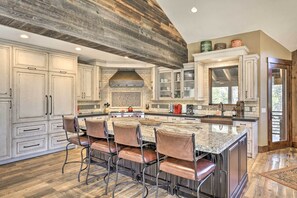 Fridge, microwave, stovetop, dishwasher - Walk to Lift: Luxe Villa w/ Hot Tub in Copper Mtn (Copper Mountain)
