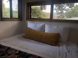 1 bedroom, desk, iron/ironing board, WiFi