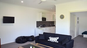 TV - Kastani - South West Rocks - Linen supplied (SOUTH WEST ROCKS)