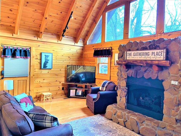 Smart TV, fireplace, streaming services