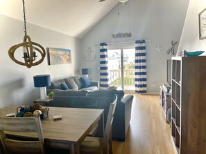 Smart TV, DVD player, books, stereo