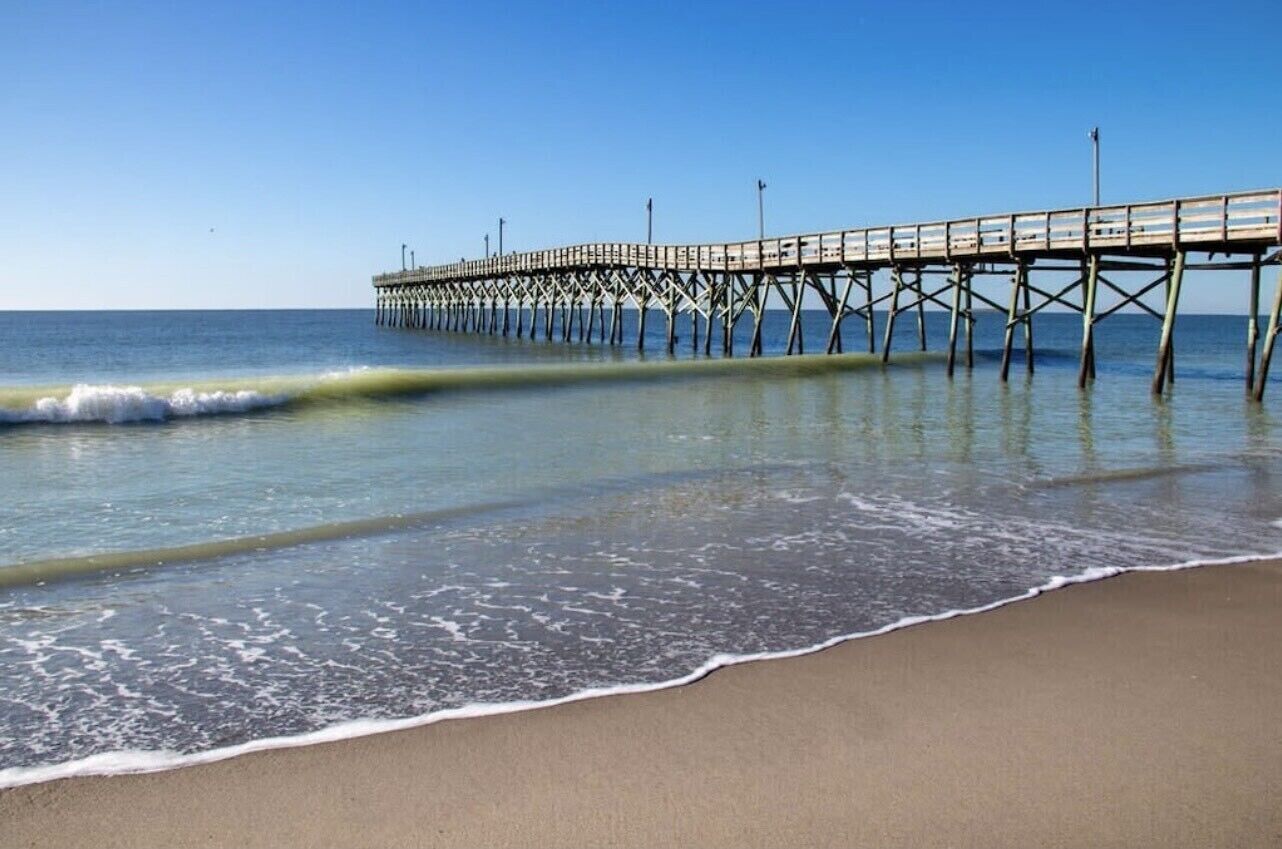 Playa en los alrededores y camastros 