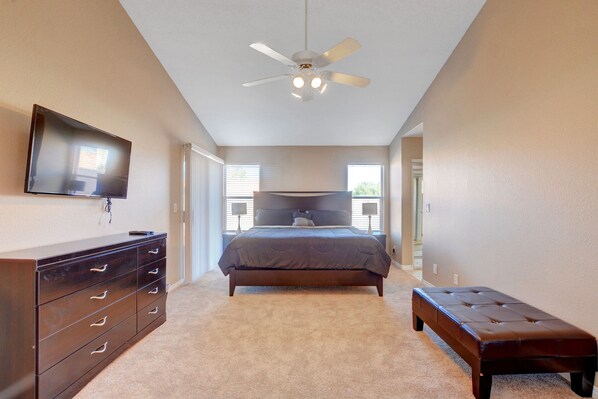 3 bedrooms, desk, iron/ironing board, free WiFi