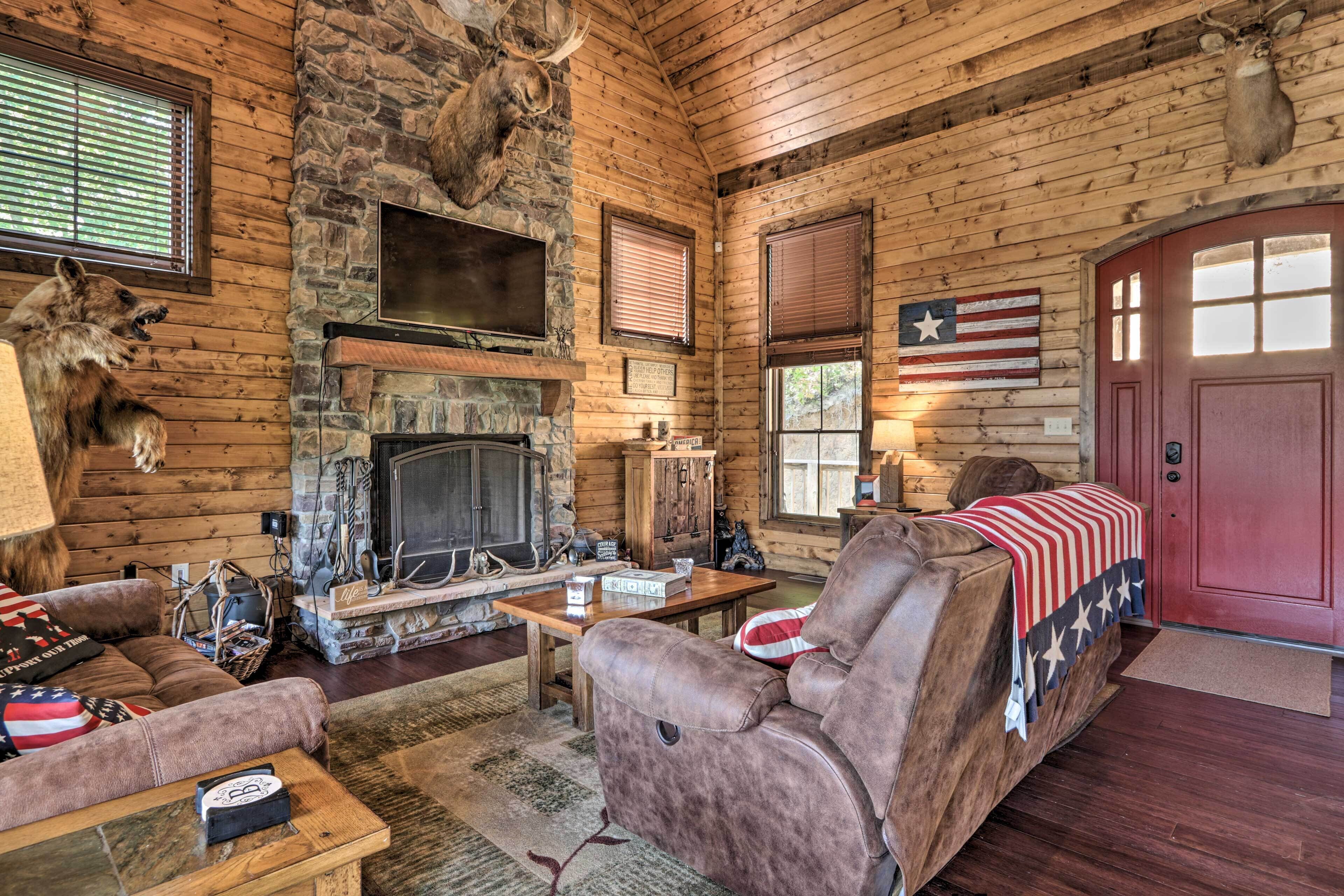 Lakefront Norris Lake Cabin w/ Decks & Dock!