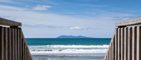 Plage à proximité, chaises longues