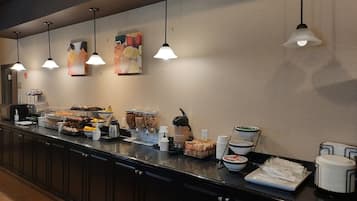 Free daily continental breakfast