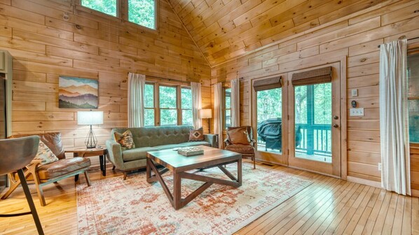 Smart TV, caminetto, videogiochi, lettore DVD