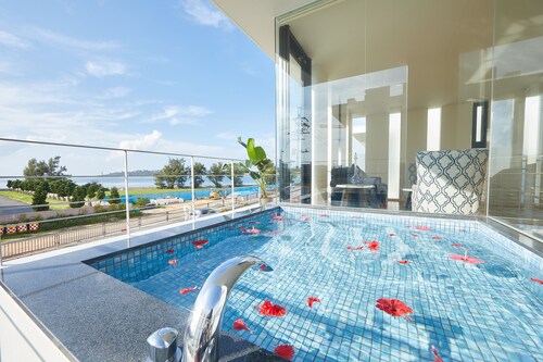 Pool & Sauna Villa Churaumi Motobu