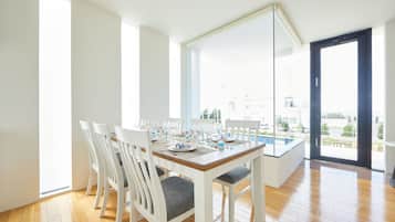 House, 2 Bedrooms | In-room dining