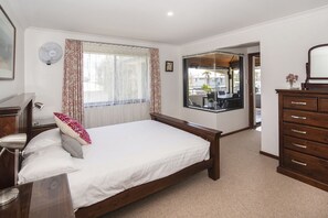 4 bedrooms, iron/ironing board, travel cot, free WiFi