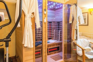 1 bedroom, iron/ironing board, free WiFi, bed sheets - Vacation Apartment "Flair Orchidee" with Balcony, Shared Garden & Sauna (Stockach)