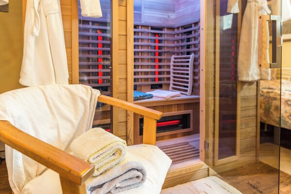 Sauna - Vacation Apartment "Flair Orchidee" with Balcony, Shared Garden & Sauna (Stockach)