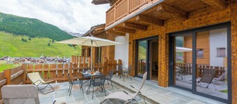 Casa Giardino Ski in - Ski out 100m, Livigno, Italy