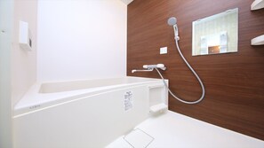 아파트, 금연 (Maisonette room B) | 욕실 | 샤워기/욕조 결합, 무료 세면용품, 헤어드라이어, 슬리퍼