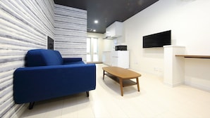 公寓, 无烟房 (Maisonette room A) | 起居区 | 平板电视