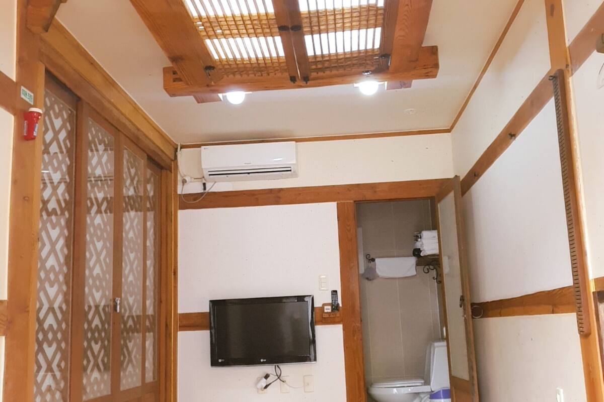 Chambre (Gyeonggijeon) | Cuisine partagée | Réfrigérateur, micro-ondes (sur demande), plaque de cuisson