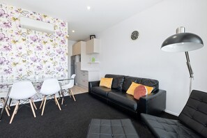 Deluxe Apartment | Living area