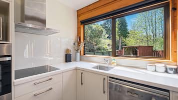 House | Private kitchen | Full-sized fridge, microwave, oven, stovetop