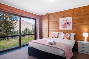 3 bedrooms, desk, iron/ironing board, free WiFi - The Lodge Plush Quiet Picturesque (Queenstown)