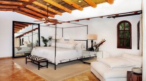 6 bedrooms, iron/ironing board, internet, bed sheets