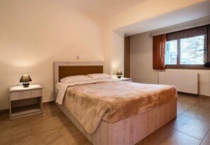 10 bedrooms, iron/ironing board, travel cot, free WiFi - Villa Zeus with  private pool, sleeps 25 (Rethymnon Crete)