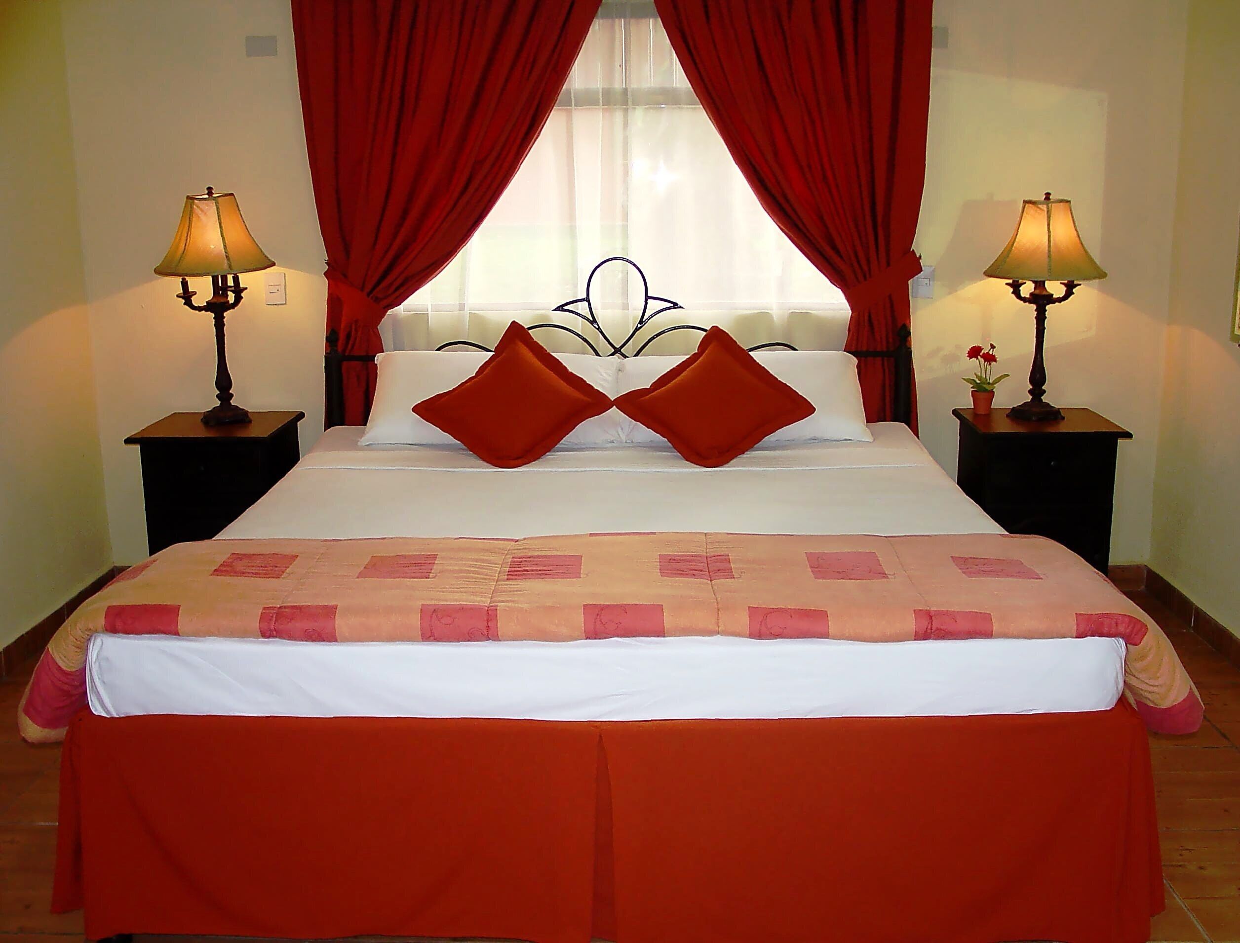 3 camere, una cassaforte in camera, una scrivania, ferro/asse da stiro