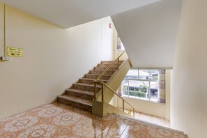 Staircase - OYO 75356 Thipsiri Lodge (Chiang Mai)
