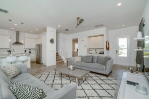 TV - The Ultimate Guide to Renting Your Luxury 5 Bedroom Villa on Reunion Resort, Orlando Villa 3612 (Orlando)