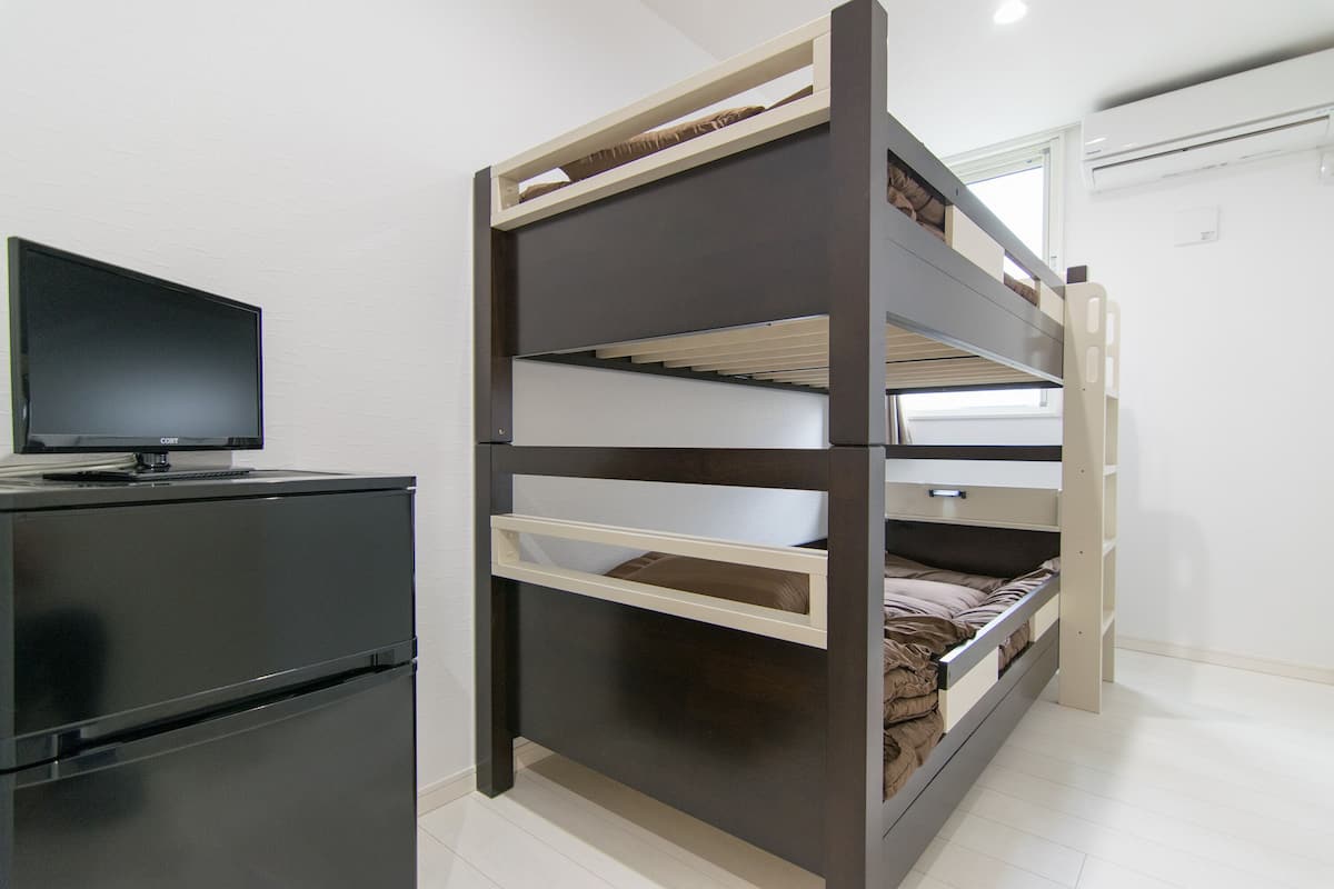 Habitación estándar con 2 camas individuales, para no fumadores, baño compartido | Servicios de la habitación