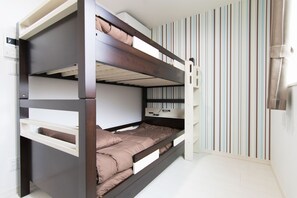 Minibar, escritorio, wifi gratis y ropa de cama 