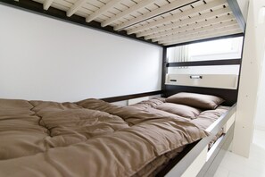 Minibar, escritorio, wifi gratis y ropa de cama 