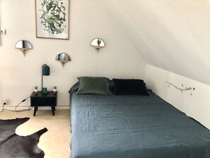 1 Schlafzimmer, Bügeleisen/Bügelbrett