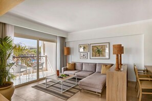 遮光カーテン、WiFi (無料)、ベッドシーツ