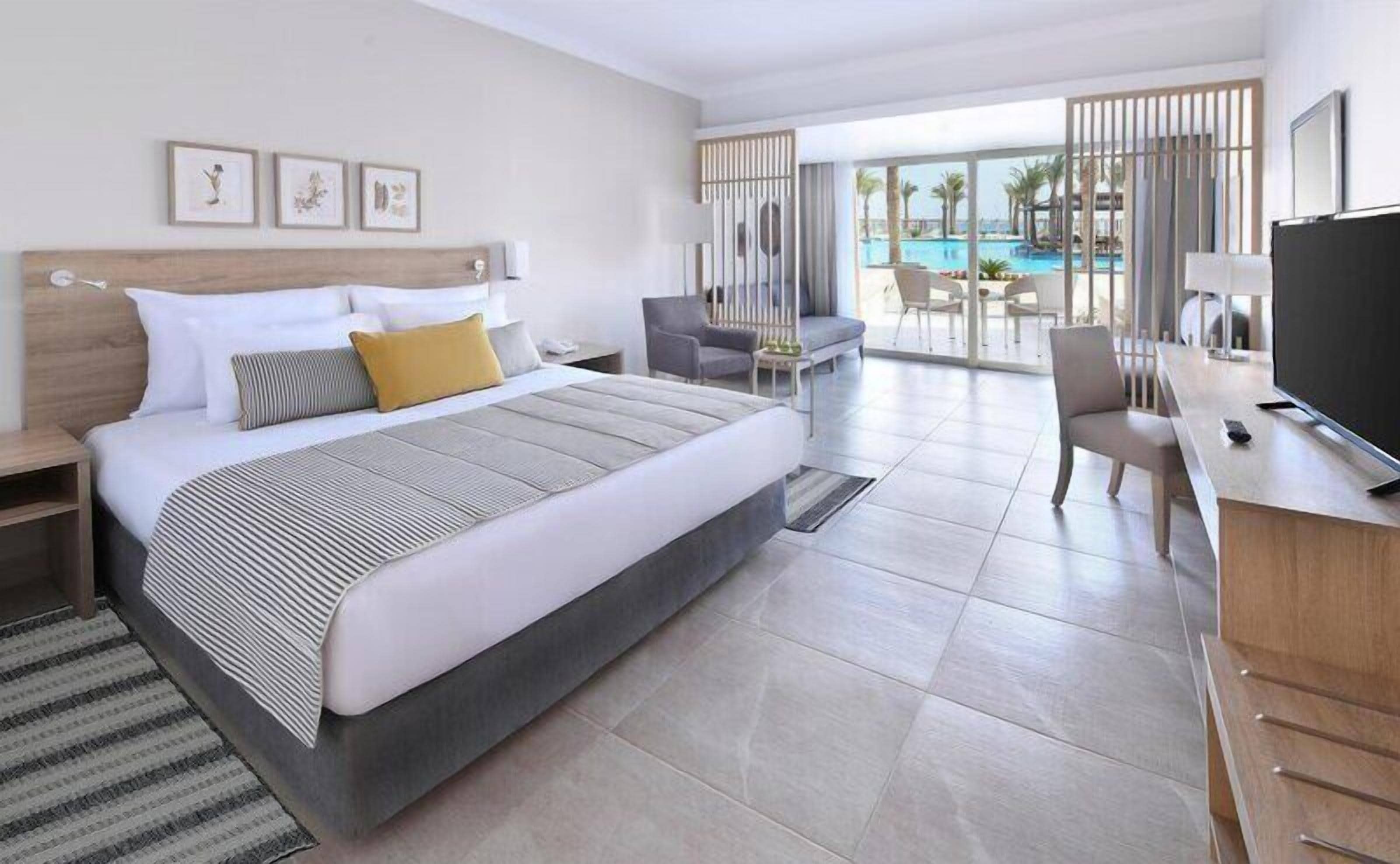 Blackout drapes, WiFi (free), bed sheets