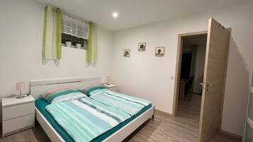 2 bedrooms, travel crib, free WiFi, bed sheets