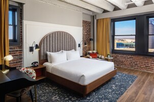 Rideaux occultants, chambres insonorisées, fer et planche à repasser