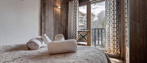 2 عدّة غرف نوم وواي فاي مجانًا وملاءات أسرّة