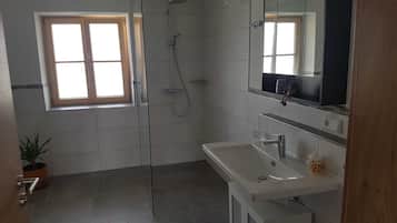 Douche, serviettes fournies