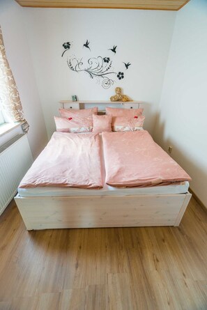 1 bedroom, WiFi, bed sheets