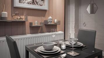 Cottage | Dining