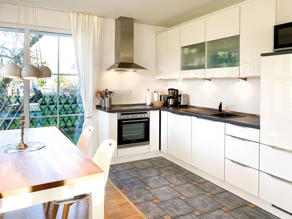 Køleskab, mikrobølgeovn, ovn, opvaskemaskine