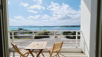 ダブルまたはツインルーム 禁煙 | セーフティボックス (室内)、デスク、WiFi (無料)、ベッドシーツ