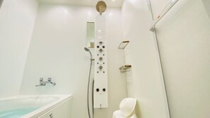 Separate tub and shower, hydromassage showerhead, free toiletries - Lalamare Kouri (Nakijin)