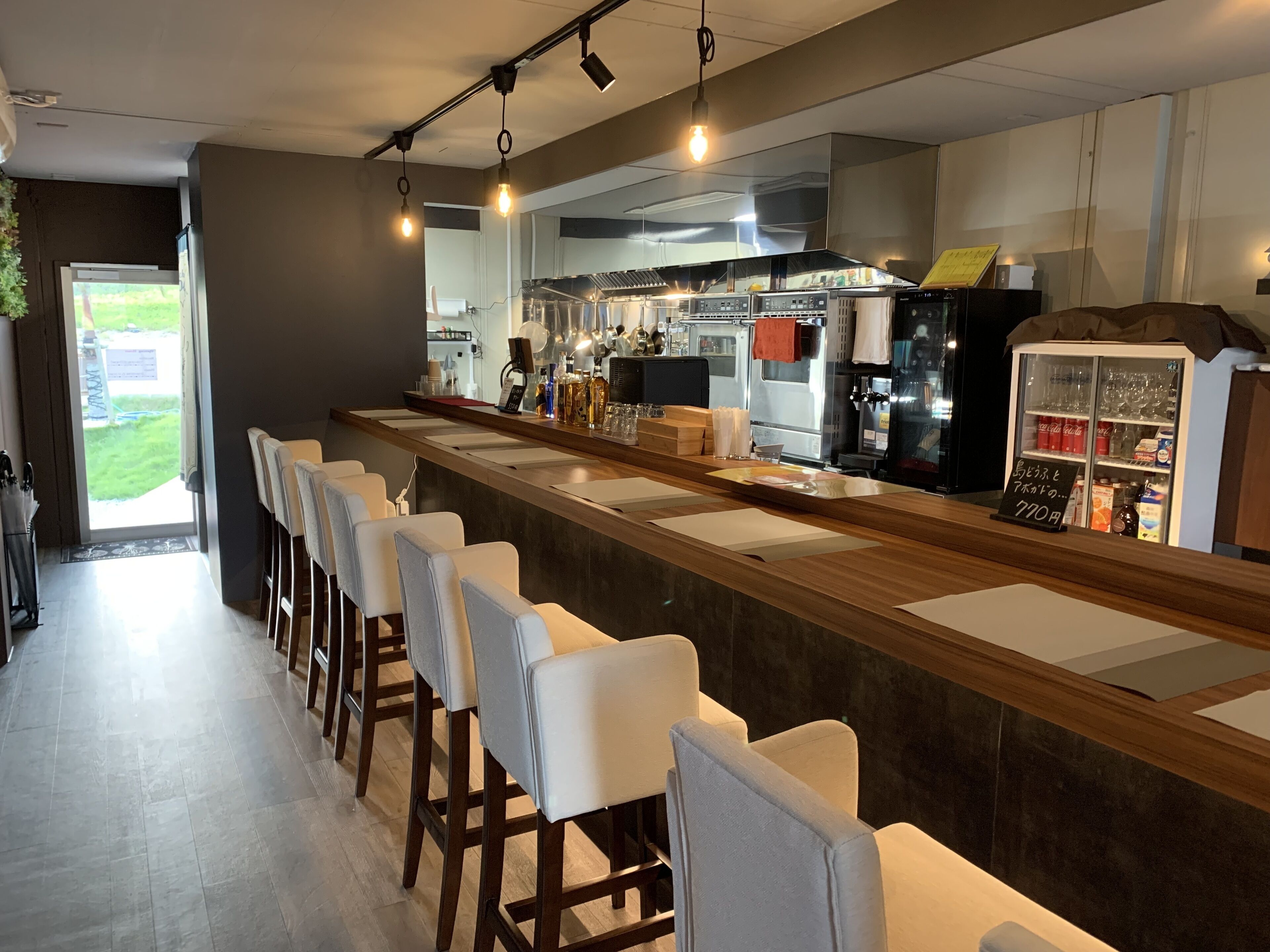 2 restaurantes: opção de café da manhã e jantar