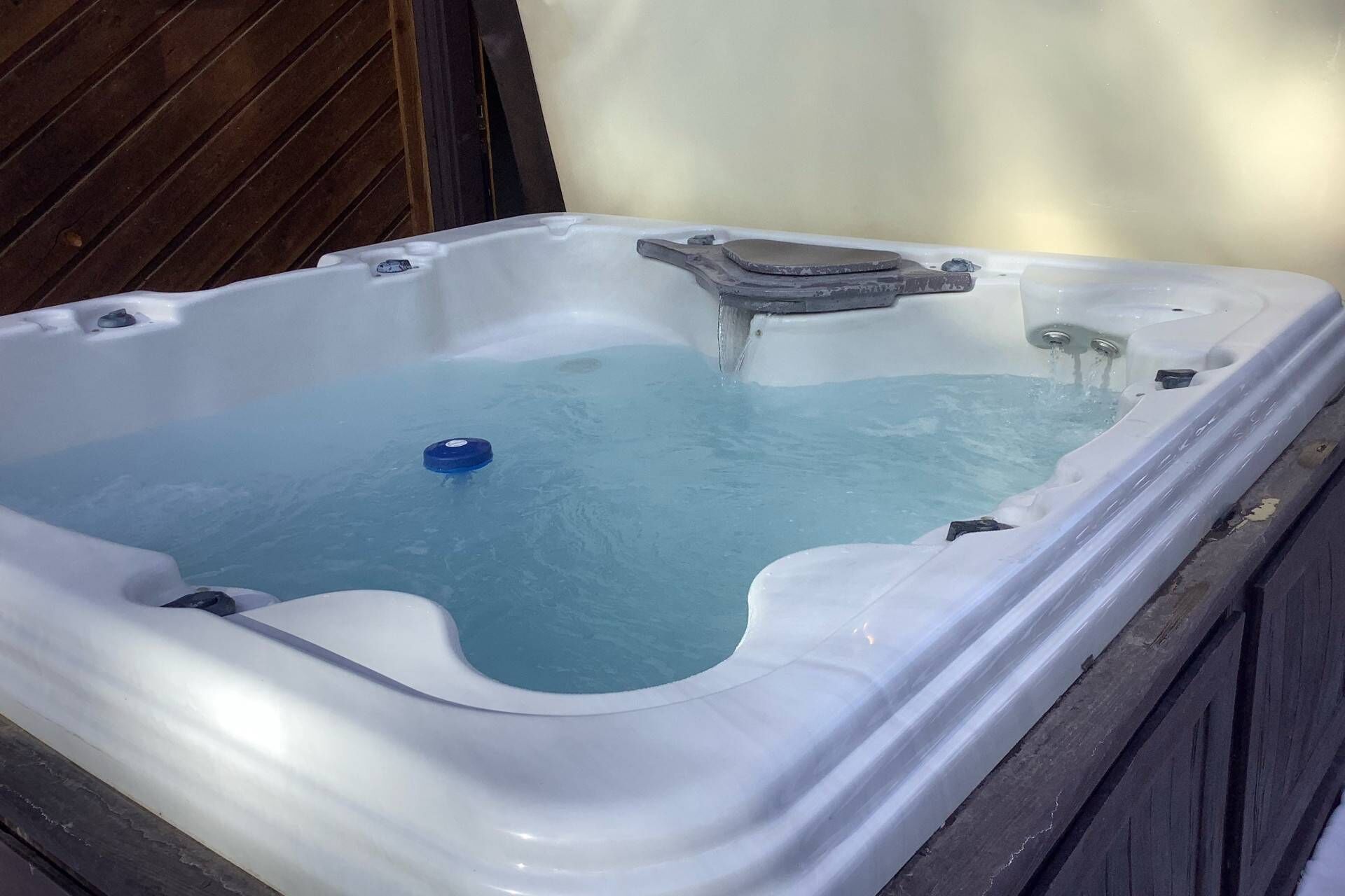 Private Wooded Bliss|Lrg Hot Tub|BBQ|W&D|Sprawling floor plan|10 to Breck|Heated Garage||Fireplace