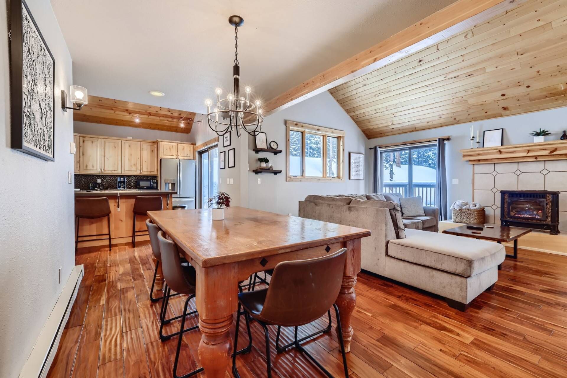 Private Wooded Bliss|Lrg Hot Tub|BBQ|W&D|Sprawling floor plan|10 to Breck|Heated Garage||Fireplace