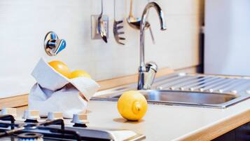 KylskÄp, mikrovÄgsugn, ugn och spishÀll