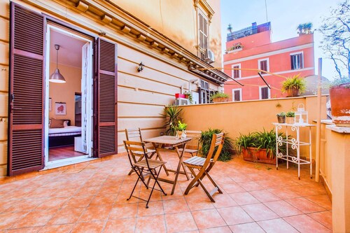 Cosy apartment with large terrace near St.Peter's
