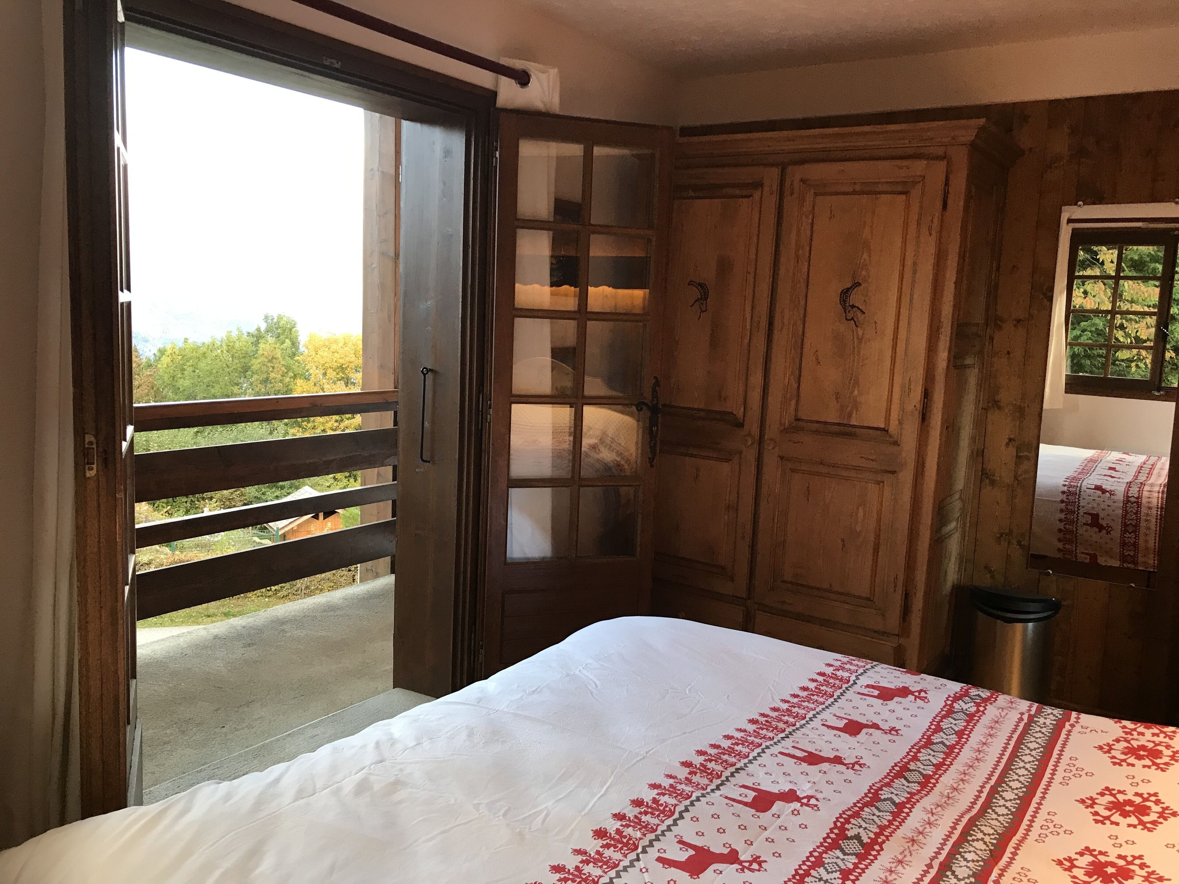 2 bedrooms, iron/ironing board, travel crib, WiFi (free)