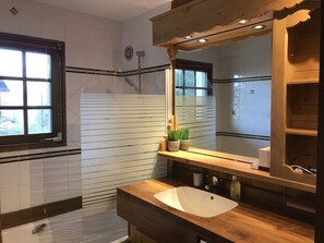 Combined shower/tub, hair dryer, towels, soap